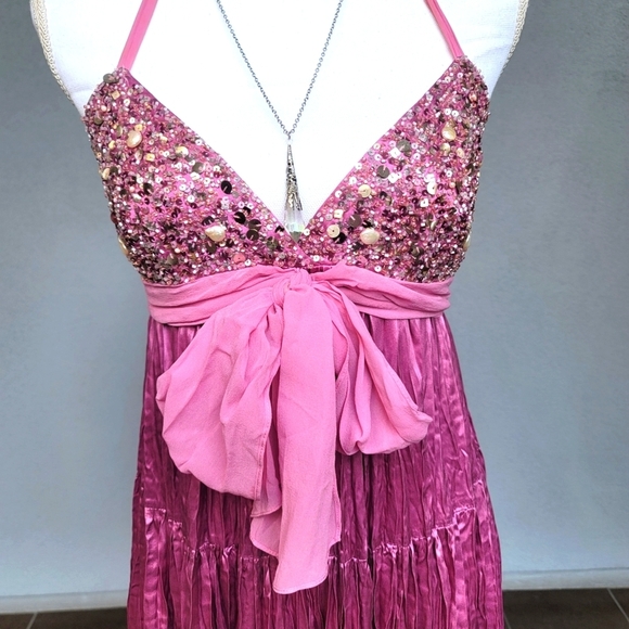 BCBGMaxAzria ✦ Silk Halter Dress ✦ Pink Tiered Pleats Beaded Detail Size 6 - Picture 13 of 15